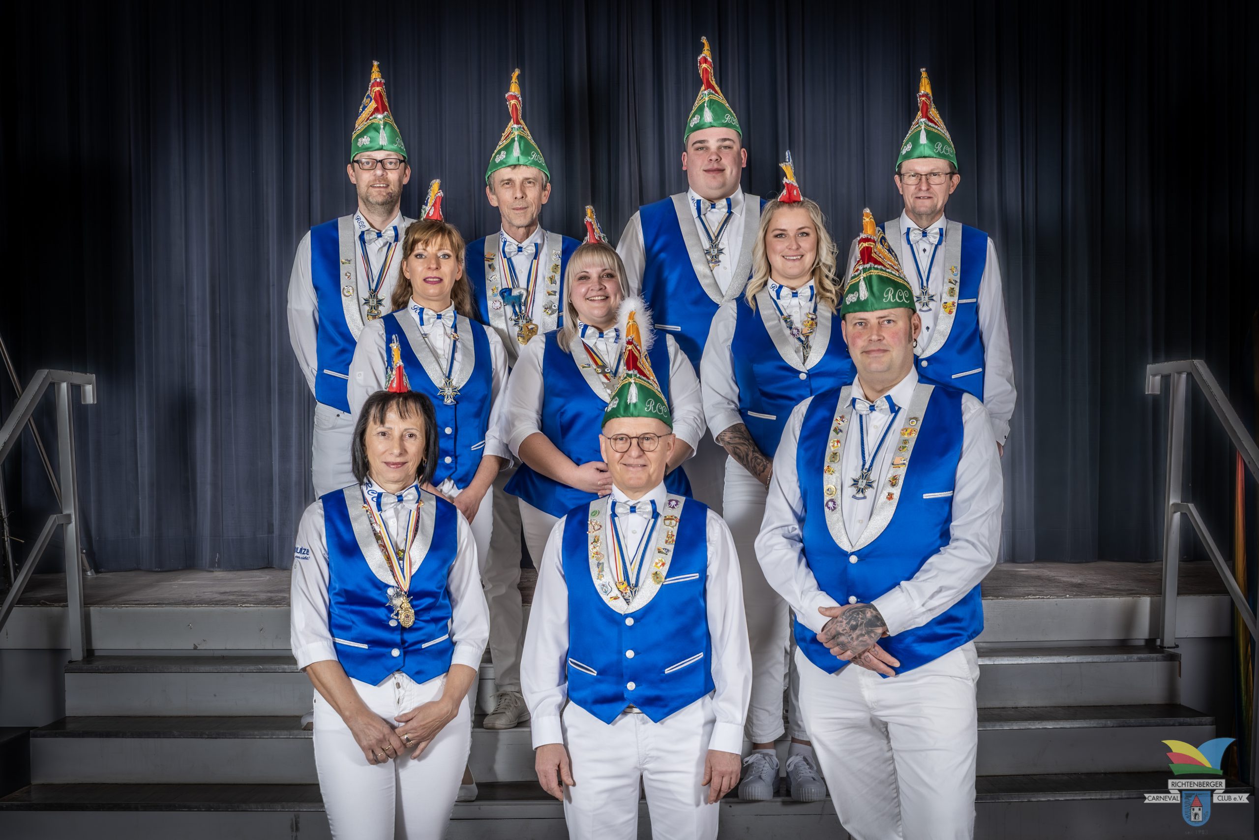 Gruppenfoto des Elferrats in ihren Kostümen